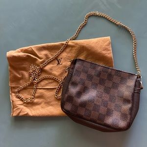 Louis Vuitton Pouchette